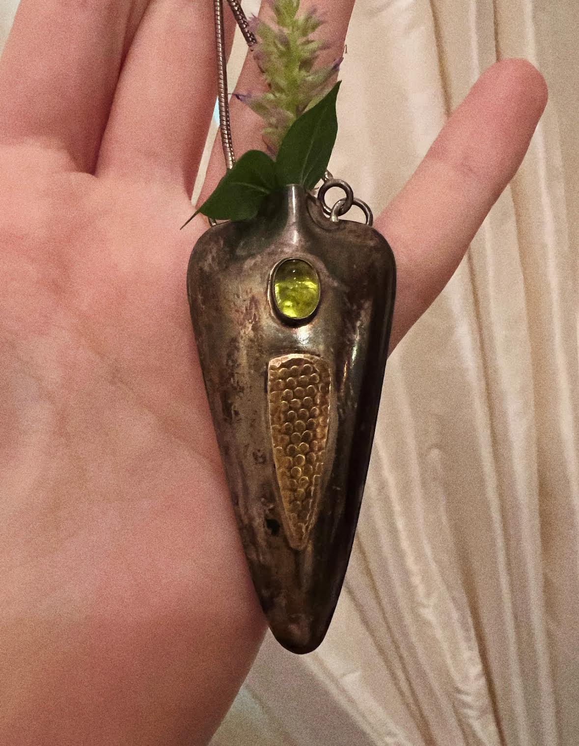 Vintage 1920's Art Deco Sterling Silver & Green Gemstone Vessel Necklace